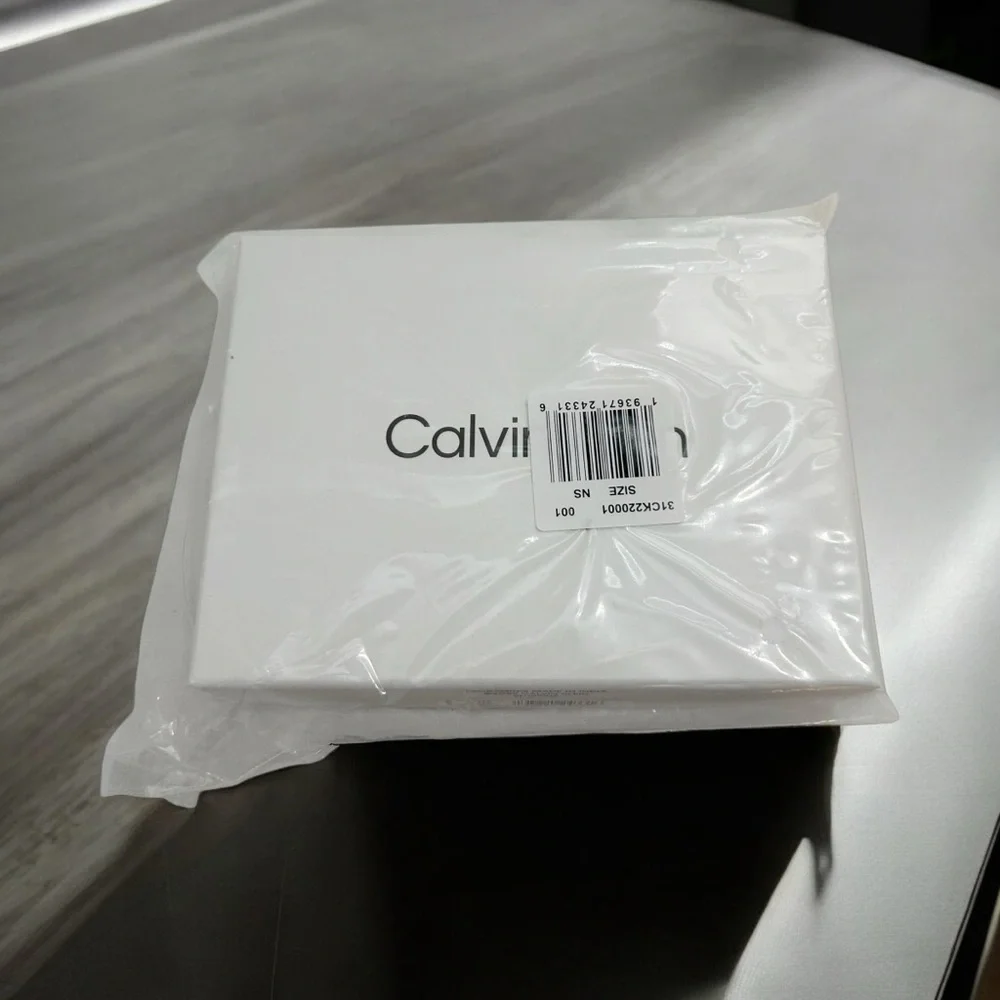 Calvin Klein Men’s Leather RFID Minimalist Bifold Wallet Black Pass Case